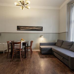 Appartement à 2 Chambres à Coucher