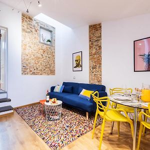 Historic Center Renovated Apartment- Amazing Location-By Likehomeflorence