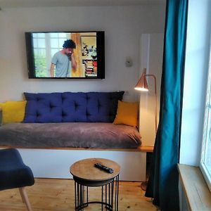 L' établissement APPARTEMENTS DESIGN , vous propose 4 appartements neufs avec services , lits faits à votre arrivée , serviettes de toilette , ménage, Wifi , en hyper centre , Vue mer à 200m , tout est accessible à pied