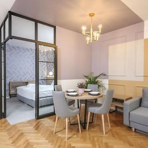 Appartement à 2 Chambres à Coucher