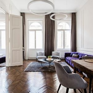 Opera Apartment With Free Parking, 2Br2Ba, Ac