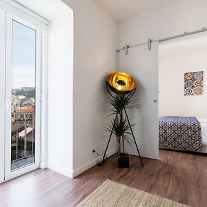 Amazing Downtown Apt With Small Balcony With View Over The Castle