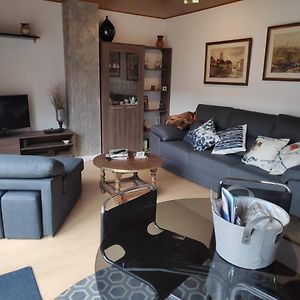 Appartement à 3 Chambres à Coucher