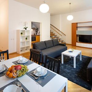 Appartement à 2 Chambres à Coucher