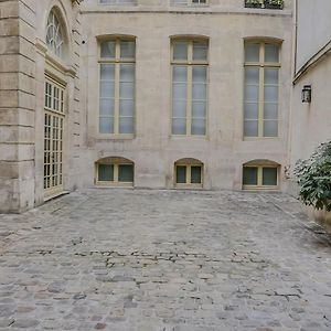 Unit 007 Marais Pompidou (michel le comte)
