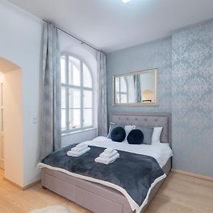 Quiet Apartment In The Heart Of Old Town Centre