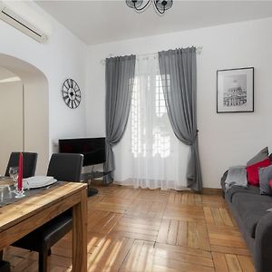 Appartement à 2 Chambres à Coucher