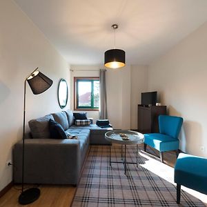 Lovelystay - Homey Feeling Flat W/ Free Parking