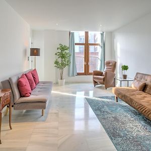 Appartement à 2 Chambres à Coucher