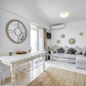 The Mirror Apartment With Large Sunny Balcony