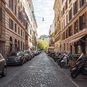 Lively Roma Trastevere Renovated Apartment - Fromhometorome