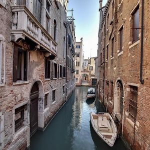 Canal View Suite In Rialto By Wonderful Italy