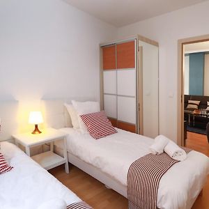 Appartement à 3 Chambres à Coucher au Premier Étage