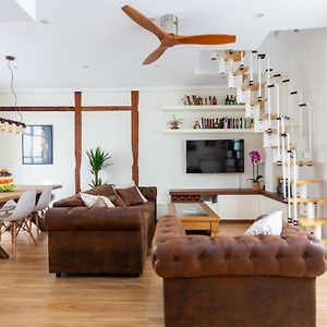 Appartement à 2 Chambres à Coucher