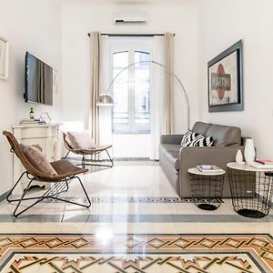 Modern Comfort, Poetic Charm