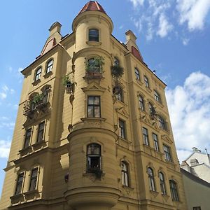 7Th Heaven Vienna Center Apartments