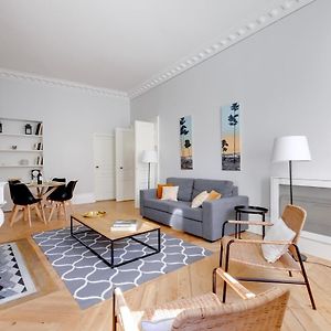 Appartement à 2 Chambres à Coucher