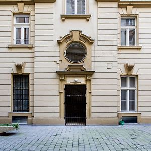 Stylish Central Apartment For The Best City Break