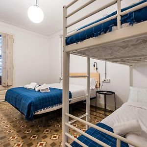 Modernist Apartment For Large Groups In Eixample