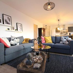 Appartement de Luxe à 2 Chambres à Coucher