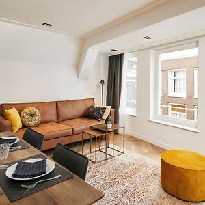 Damrak Short Stay Amsterdam