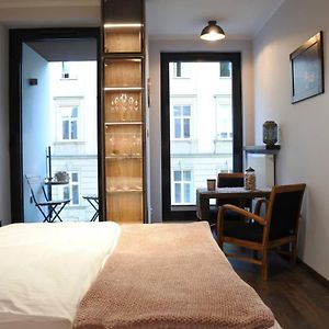Boutique 109 - Old City, Luxury Apt. With A Garage