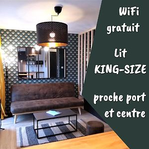 Studio Lit King-Size