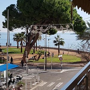One-Bedroom Apartment Near The Beach And The Old Town