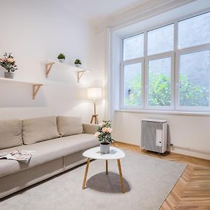 Bpr Toffee Design Home With A/C