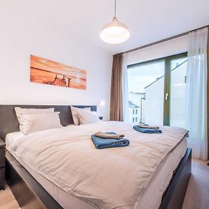 Quiet & New Apartment Near City Center With Garage