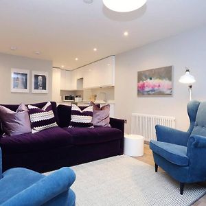Joivy Vibrant Home Near Calton Hill