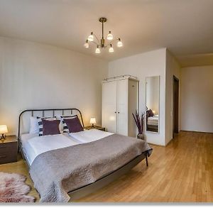 Appartement à 2 Chambres à Coucher