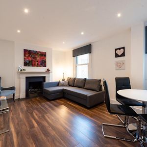 Parkside London Apartment (SS3)