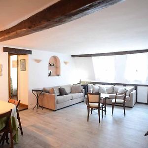 Appartement à 3 Chambres à Coucher