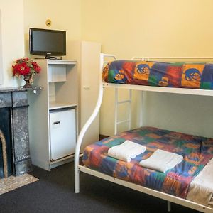 Chambre avec Salle de Bain Commune