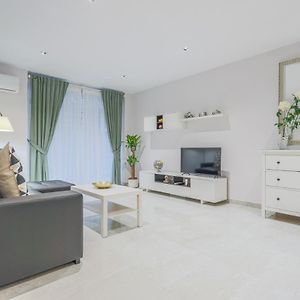 Appartement à 2 Chambres à Coucher