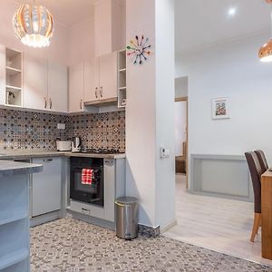 Goldcentral Apartment Dob