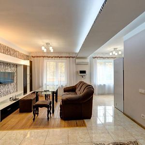 Excellent Apartment Druzhby Narodov Boulevard 3A. Lybedskaya Metro Station