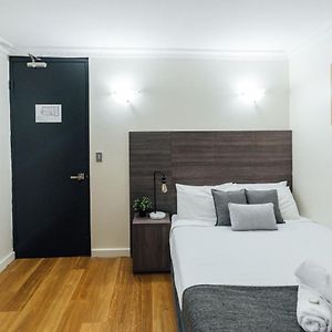 Studio Lit King-Size