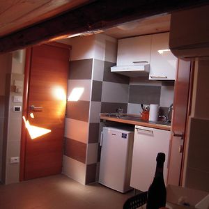 Studio Lit King-Size
