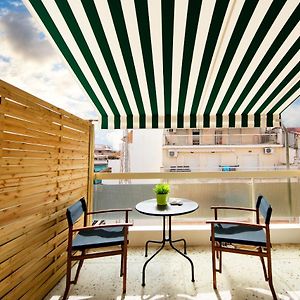 Startupper'S Pad In Real Athenian Neighbourhood