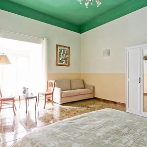 Appartement à 3 Chambres à Coucher