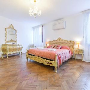 Appartement à 3 Chambres à Coucher