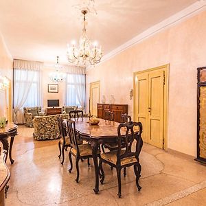 Appartement à 3 Chambres à Coucher