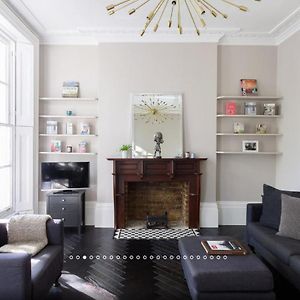 Punk Hip - Plush 1-Bed In Camden Town