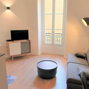 Studio Lit King-Size