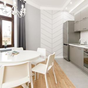 Appartement à 2 Chambres à Coucher