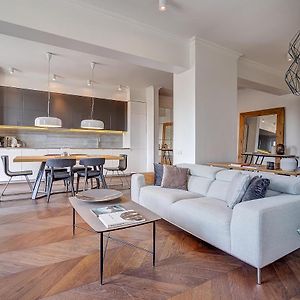 Appartement Luxe à 2 Chambres à Coucher