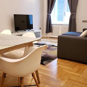 Appartement à 2 Chambres à Coucher