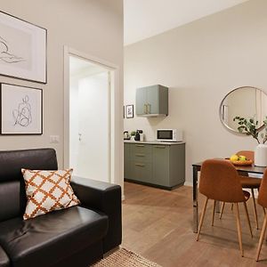 New & Cozy Apt In Porta Romana
